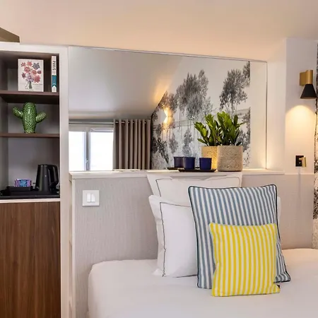 Hotel La Canopee 3*